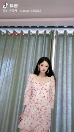 【抖音福利】--颜值女神  颜不乖  ，千元定制超大尺度福利合集6V，护士、熟女、蜘蛛侠诱惑，那 截图3