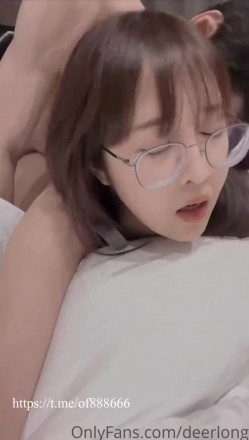 风骚眼镜妹 骚骚的高学历高颜值眼镜妹妹喜欢吗哥哥 超级淫荡的眼镜御姐女神 露脸偷情，身材太美了 带好耳机骚死了 截图3