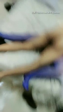 〖和后妈表妹的同居性爱日记〗后妈出去偷腥去了 找隔壁老王来家一起干骚货表妹 轮着操三穴全开超爽 高清源码录制 截图6