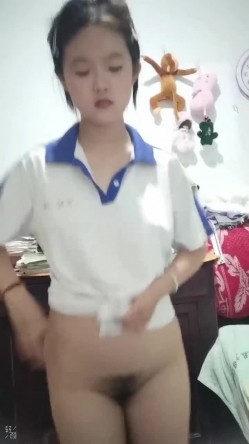 表妹手机里翻出来她给男同学录制的跳舞视频,不知道男同学看了后会不会给你点赞 截图1