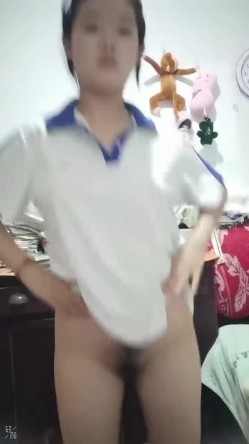 表妹手机里翻出来她给男同学录制的跳舞视频,不知道男同学看了后会不会给你点赞 截图3
