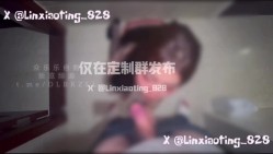 推特纯天然85C极品巨乳肥臀少妇「小林的涩涩日常」「Linxiaoting」“骚逼流了好多水”黑丝吊带淫妇乳交、口交与性交 截图4