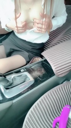 ️精品推荐 ️良家少妇『依依 』情趣制服淫语自慰合集 截图2