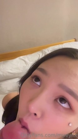 泰国推特40万粉丝极品网红模特「mueylix」OF露脸大尺度性爱私拍 如何无套征服一个纹身小太妹 截图3