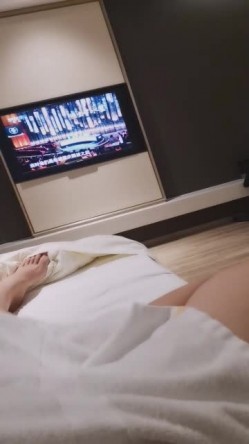 翻手机找到以前的激情时候，3P人妻，朋友这体力好猛！ 截图4