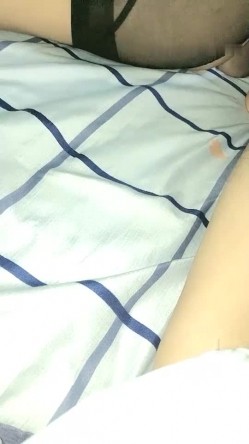 苗条身材妹子【小表妹】和炮友啪啪，开裆黑丝上位骑乘后入大力猛操掰穴特写， 截图16