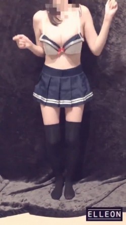 国产NTR淫乱夫妻【宅女艾儿】大量不雅自拍视图，肤白奶子大喜欢组织线下群P会 截图1