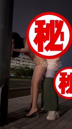 专约极品大神『橘sir-S』在全校师生面前展示一波“体操运动”小母狗羞耻的看着落地窗外的学生和老师，被前后夹击 截图7
