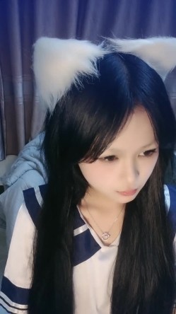 娇小身材萌妹！情趣学生制服白丝袜！收费房操逼，一脸淫荡想被操，骑乘位主动猛坐，扛起双腿一顿输出 截图2