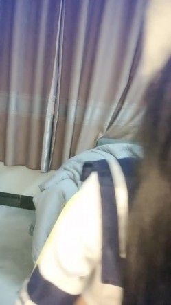 娇小身材萌妹！情趣学生制服白丝袜！收费房操逼，一脸淫荡想被操，骑乘位主动猛坐，扛起双腿一顿输出 截图6