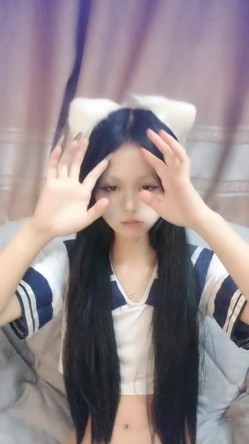 娇小身材萌妹！情趣学生制服白丝袜！收费房操逼，一脸淫荡想被操，骑乘位主动猛坐，扛起双腿一顿输出 截图7