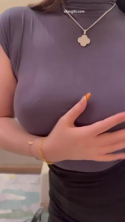 【秀人模特】小海臀Rena，包臀凸点无内，微信私拍福利。公车发骚，奶头侧漏 截图12
