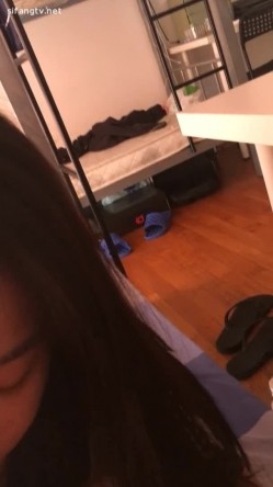【度云泄密】深圳母狗龚倩莹，保险公司客户经理，平时喜欢勾引客户，喜欢被捆绑在床上玩脚虐嘴，视图流出6V 截图1