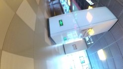 【精品CD】 稀有作品，每部都是精品，手艺高超 27V+YC商场系列：晃着肥臀打游戏淫荡美妇丁子内两侧黑毛全钻出来了 截图6