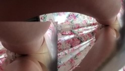 【精品CD】 稀有作品，每部都是精品，手艺高超 27V+YC商场系列：晃着肥臀打游戏淫荡美妇丁子内两侧黑毛全钻出来了 截图13