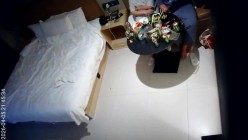 酒店偷拍 ️少妇被眼镜渣男骗到酒店一顿啤酒喝完趁她睡觉拿下内射 截图13