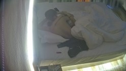酒店偷拍 学生情侣妹子满心期待男友激烈的碰撞废才男友只知道玩游戏性能力让她大失所望 截图9