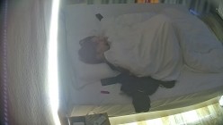 酒店偷拍 学生情侣妹子满心期待男友激烈的碰撞废才男友只知道玩游戏性能力让她大失所望 截图11