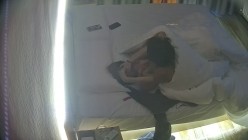酒店偷拍 学生情侣妹子满心期待男友激烈的碰撞废才男友只知道玩游戏性能力让她大失所望 截图16