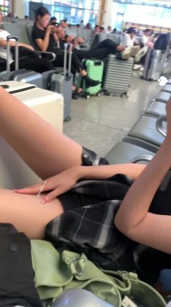 【重磅核弹】超高颜值车模女神【太子妃】SM调教露出啪啪 截图2