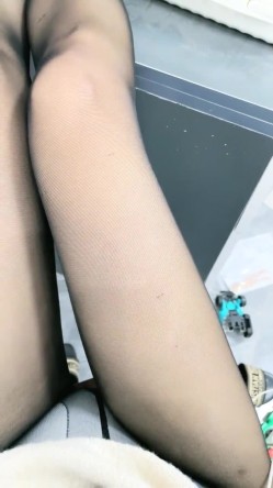 重磅回归，苏州G奶校花，真实线下可约【我不是学妹】，雪白美乳~多汁大肥逼，馒头穴名器还有张好脸蛋，没有一处软肋 截图4