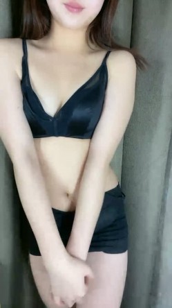 新人妹子，大眼可爱黑色内衣，脱掉后露出极品粉色蝴蝶鲍鱼，手指抠逼自慰 截图5