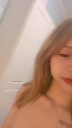 推荐！美乳学生亲戚家大秀~【百事可爱】姑妈还在睡觉~！ 截图12
