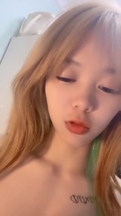 推荐！美乳学生亲戚家大秀~【百事可爱】姑妈还在睡觉~！ 截图14