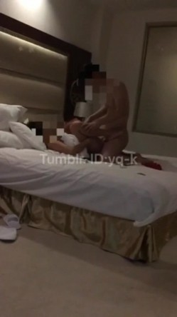 推特绿帽大神YQ-K贡献自己的老婆 酒店3P骚逼老婆 女上位真刺激 截图9