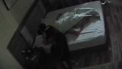 安防酒店偷拍 中年领导男隔夜开好房等待情人早上到来打开窗帘做爱中途把皮带拿起来勒住女人的嘴巴操的更起劲了 截图6