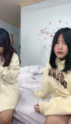 20小时核弹！一群小妹妹被渣男换着干！【青春美少女】属实壮观！其中有一个小妹我认为非常极品 截图3