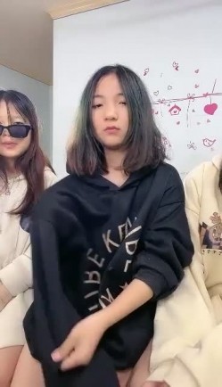 20小时核弹！一群小妹妹被渣男换着干！【青春美少女】属实壮观！其中有一个小妹我认为非常极品 截图4