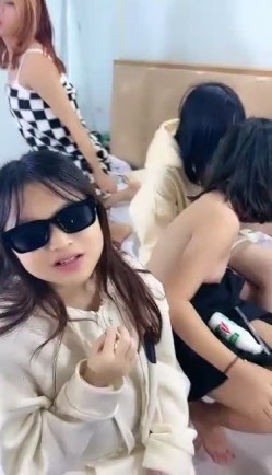20小时核弹！一群小妹妹被渣男换着干！【青春美少女】属实壮观！其中有一个小妹我认为非常极品 截图13