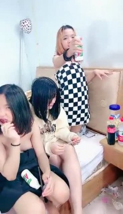 20小时核弹！一群小妹妹被渣男换着干！【青春美少女】属实壮观！其中有一个小妹我认为非常极品 截图15