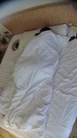 情趣酒店 漂亮的小美女刚入住 就跟男友来一场操逼大战 男友后入暴力打桩 美女女上位疯狂摇动 截图6