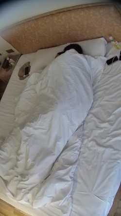 情趣酒店 漂亮的小美女刚入住 就跟男友来一场操逼大战 男友后入暴力打桩 美女女上位疯狂摇动 截图8