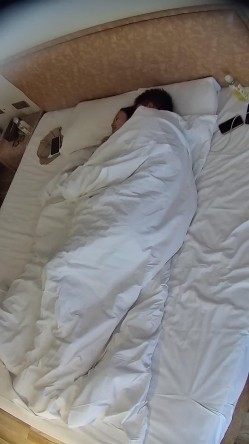 情趣酒店 漂亮的小美女刚入住 就跟男友来一场操逼大战 男友后入暴力打桩 美女女上位疯狂摇动 截图9