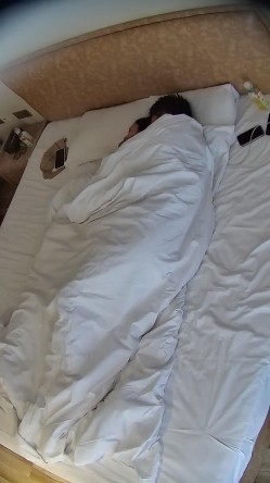 情趣酒店 漂亮的小美女刚入住 就跟男友来一场操逼大战 男友后入暴力打桩 美女女上位疯狂摇动 截图11