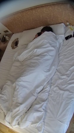 情趣酒店 漂亮的小美女刚入住 就跟男友来一场操逼大战 男友后入暴力打桩 美女女上位疯狂摇动 截图12
