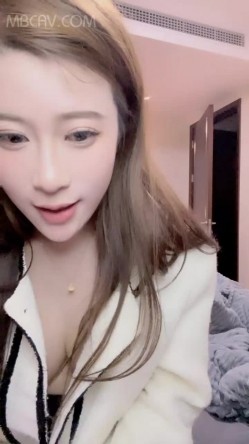 爆乳气质御姐美少妇,胸前壹对大白兔特别诱人,小哥玩弄爱不释手,大姨妈来了,用嘴满足 截图16