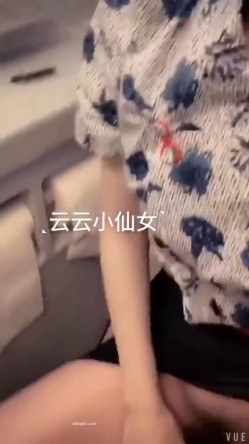 【真实空姐 ️稀缺航空】极品制服『空姐』反差婊私拍集 佳妮空姐多名女神接机啪啪 穿空姐制服做爱 截图1