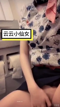 【真实空姐 ️稀缺航空】极品制服『空姐』反差婊私拍集 佳妮空姐多名女神接机啪啪 穿空姐制服做爱 截图12