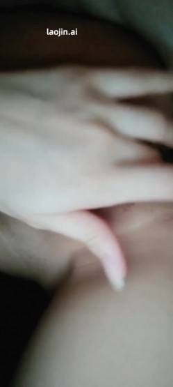 推特【小圆-LinspuppyY56849】，学生妹，喜欢露出，接定制任务，学校楼道露出、穿着内裤尿 截图7