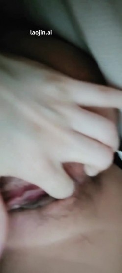 推特【小圆-LinspuppyY56849】，学生妹，喜欢露出，接定制任务，学校楼道露出、穿着内裤尿 截图8