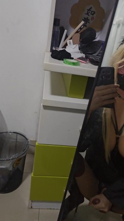 巨型男娘【teroiroi】 直播黑化浓妆 蕾丝兔耳性感 拉丝冷酷小眼神蔑视一切 公狗不服来干 另有各种插入自慰更精彩 截图1