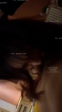 推特新晋约啪大神肌肉帅哥「热带鱼」来江苏看明星演唱会的清纯女，不忘找我约炮，露脸口交，后入啪啪 截图1