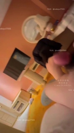 推特新晋约啪大神肌肉帅哥「热带鱼」来江苏看明星演唱会的清纯女，不忘找我约炮，露脸口交，后入啪啪 截图3
