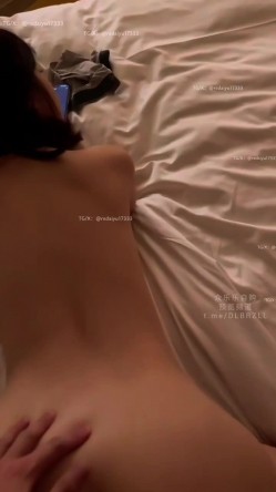 推特新晋约啪大神肌肉帅哥「热带鱼」来江苏看明星演唱会的清纯女，不忘找我约炮，露脸口交，后入啪啪 截图14