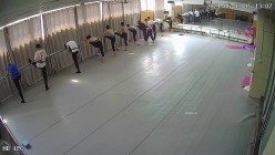 舞蹈班《监控破解》偷拍多位美女学员后台换衣服 截图3