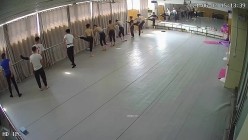 舞蹈班《监控破解》偷拍多位美女学员后台换衣服 截图11